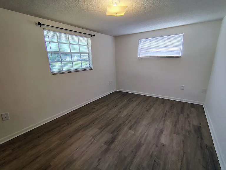 7833 Cayuga Dr — Photo 14