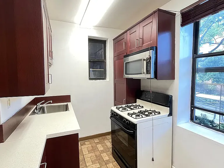 1 Broad Pkwy #4P — Photo 2