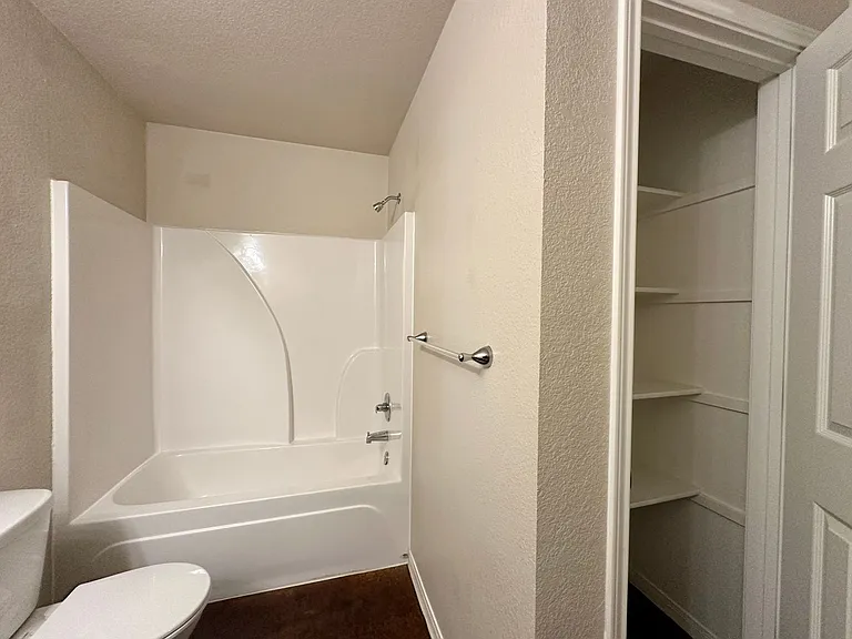 928 Maplewood St — Photo 15