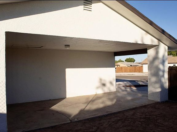 5th image of 402 S 44th Way