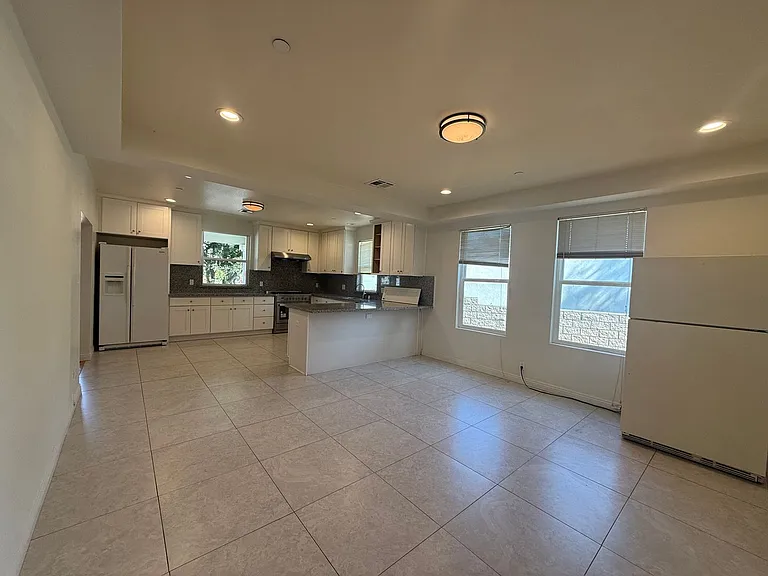 314 E Mission Rd — Photo 10