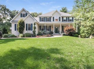 51 Wooded Grove Cir, South Kingstown, RI 02892