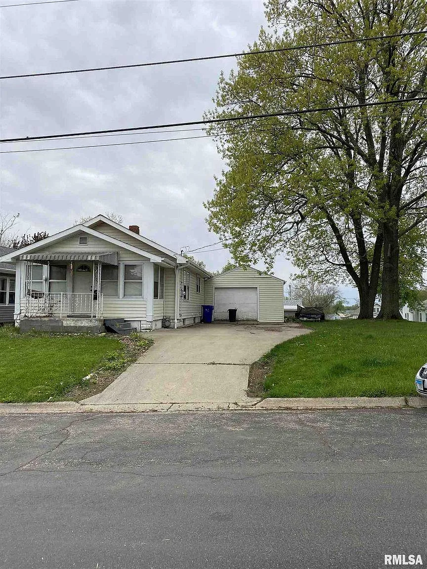 1402 E Samuel Ave photo 1