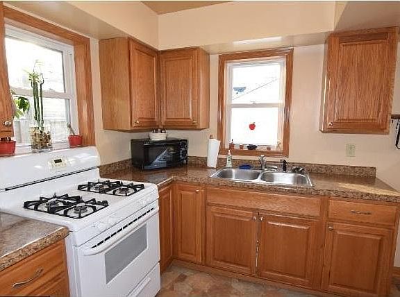 A view of the kitchen