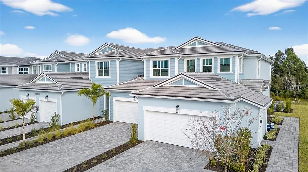 3 bed, 2.0 bath, 1740 sqft, $2,700 — Photo 1
