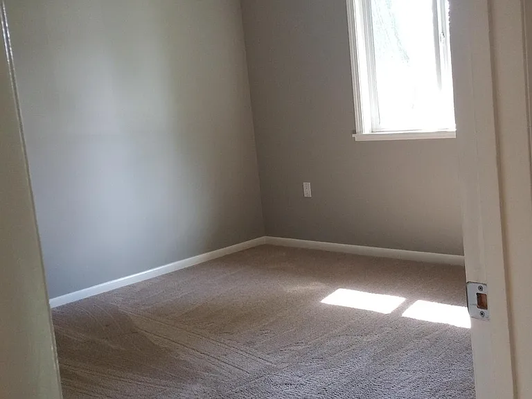 9028 Garfield Dr — Photo 8