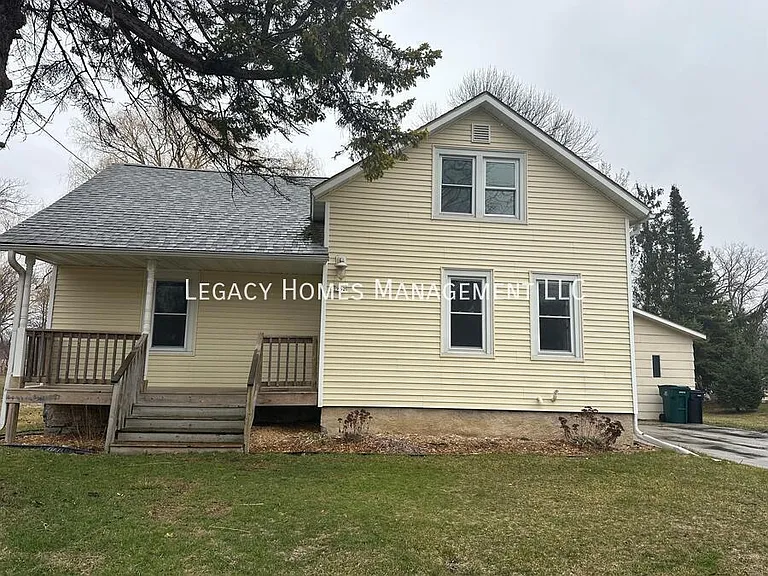 962 Lakeview Dr — Photo 1