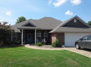 900 Hunter Rdg, Siloam Springs, AR 72761