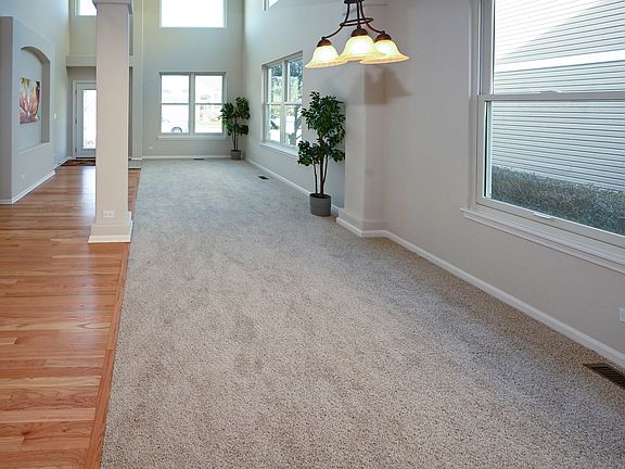 3rd image of 623 E Thornhill Ln