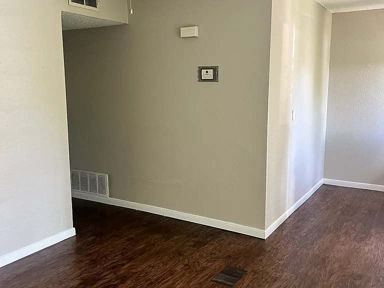1300 Churing Dr — Photo 3