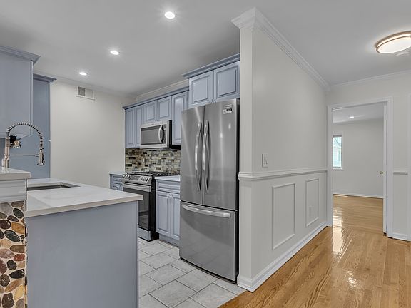 5th image of 116 Pelhamdale Ave #1