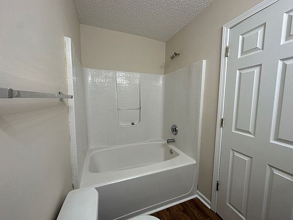 5th image of 6296 Hickory Lane Cir