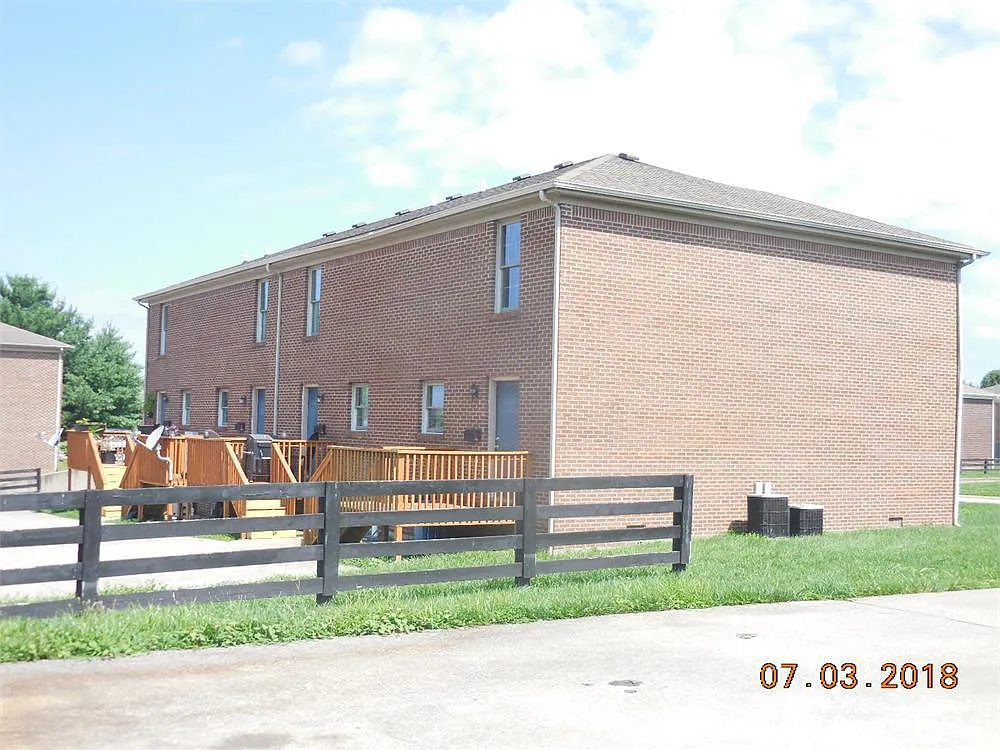2 bed, 1200 sqft, $1,100 — Photo 2