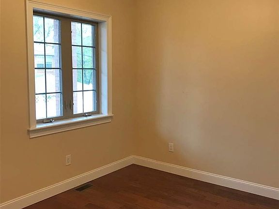 5th image of 5843 255th St Unit 1