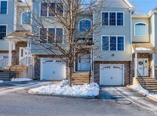 28 Oak Branch Dr #28, Brookfield, CT 06804