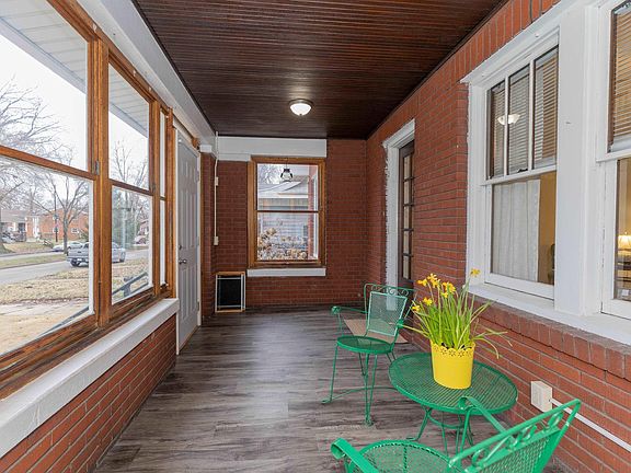 3rd image of 1024 Ravenswood Dr