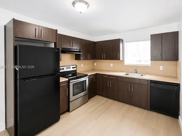 13 S Royal Poinciana Blvd APT 20, Miami, FL 33166