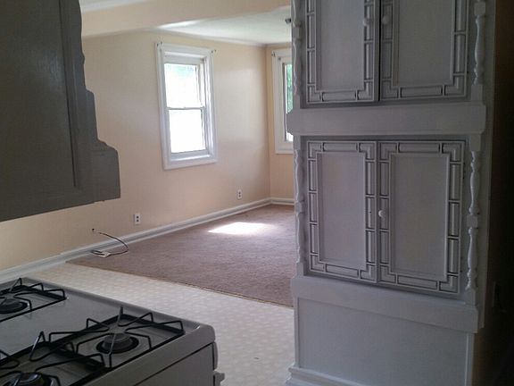 4th image of 2035 N Luett Ave