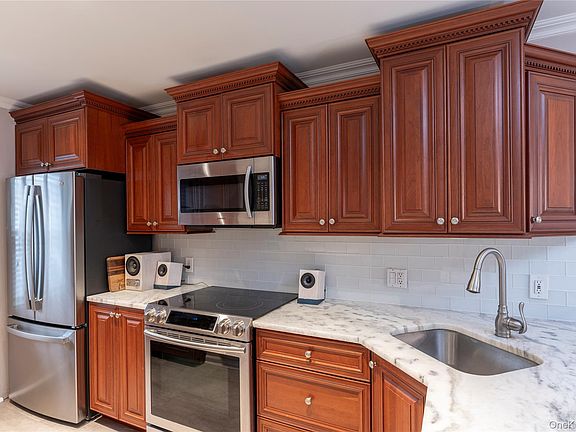 4th image of 50 N Broadway #17