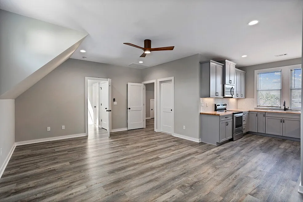 2 bed, 1.5 bath, 950 sqft, $2,500 — Photo 3
