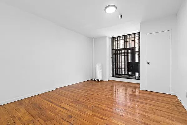 2nd image of 30 W 130th St #Townhouse