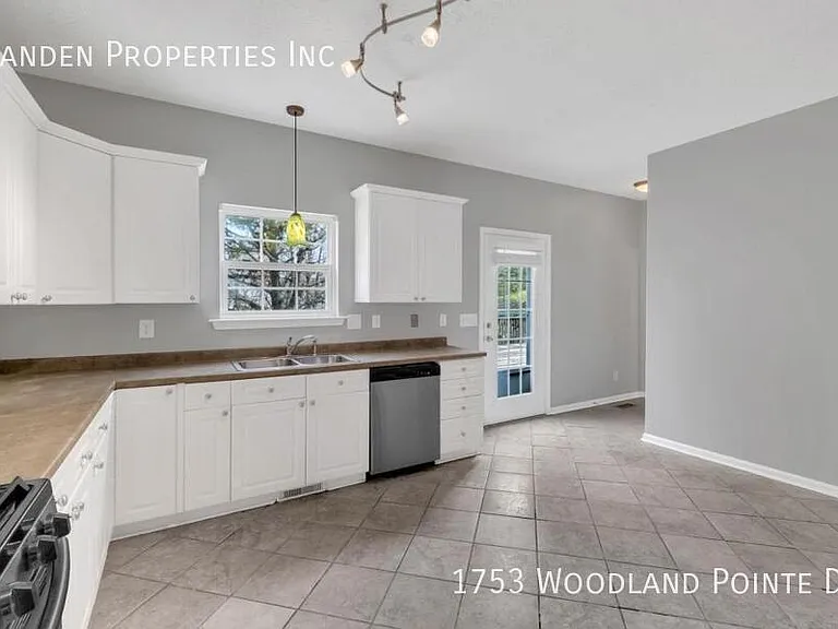 1753 Woodland Pointe Dr — Photo 17