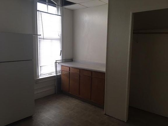 4th image of 698 Wilson Ave APT 3