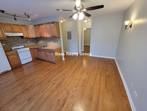1st image of 1333 W Greenleaf Ave #102