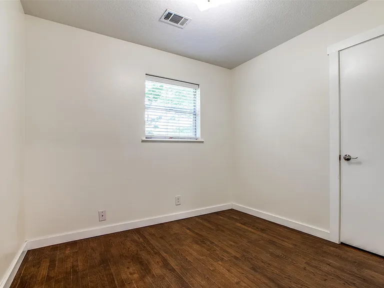 235 Live Oak St — Photo 19