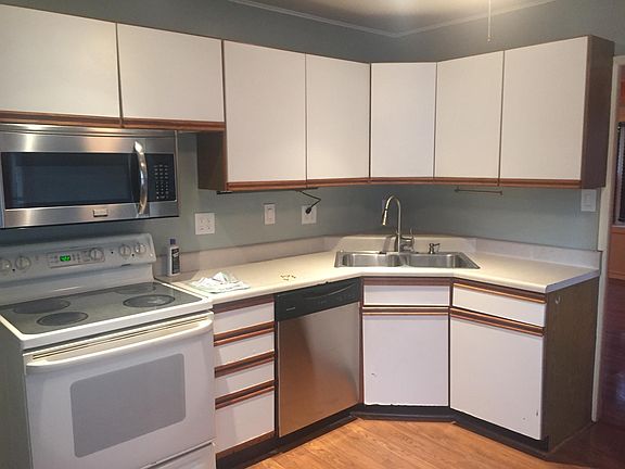Kitchen, includes microwave and refrigerator