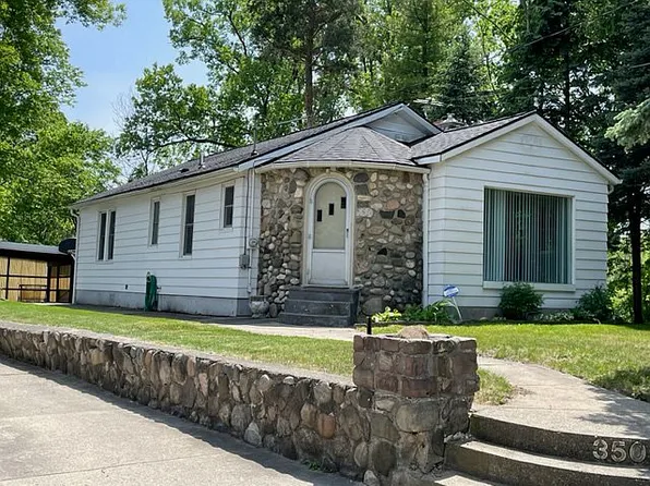 350 Fry St NW, Comstock Park, MI 49321