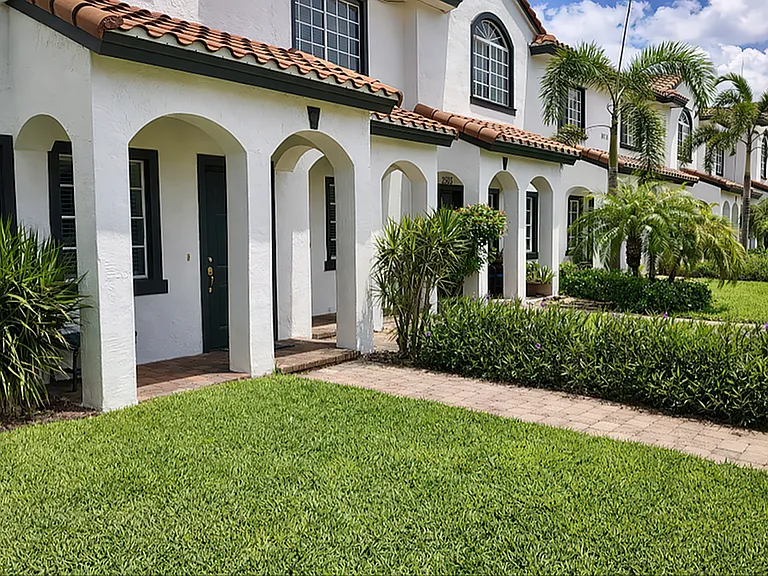 Amberton Luxury Townhomes — Photo 11