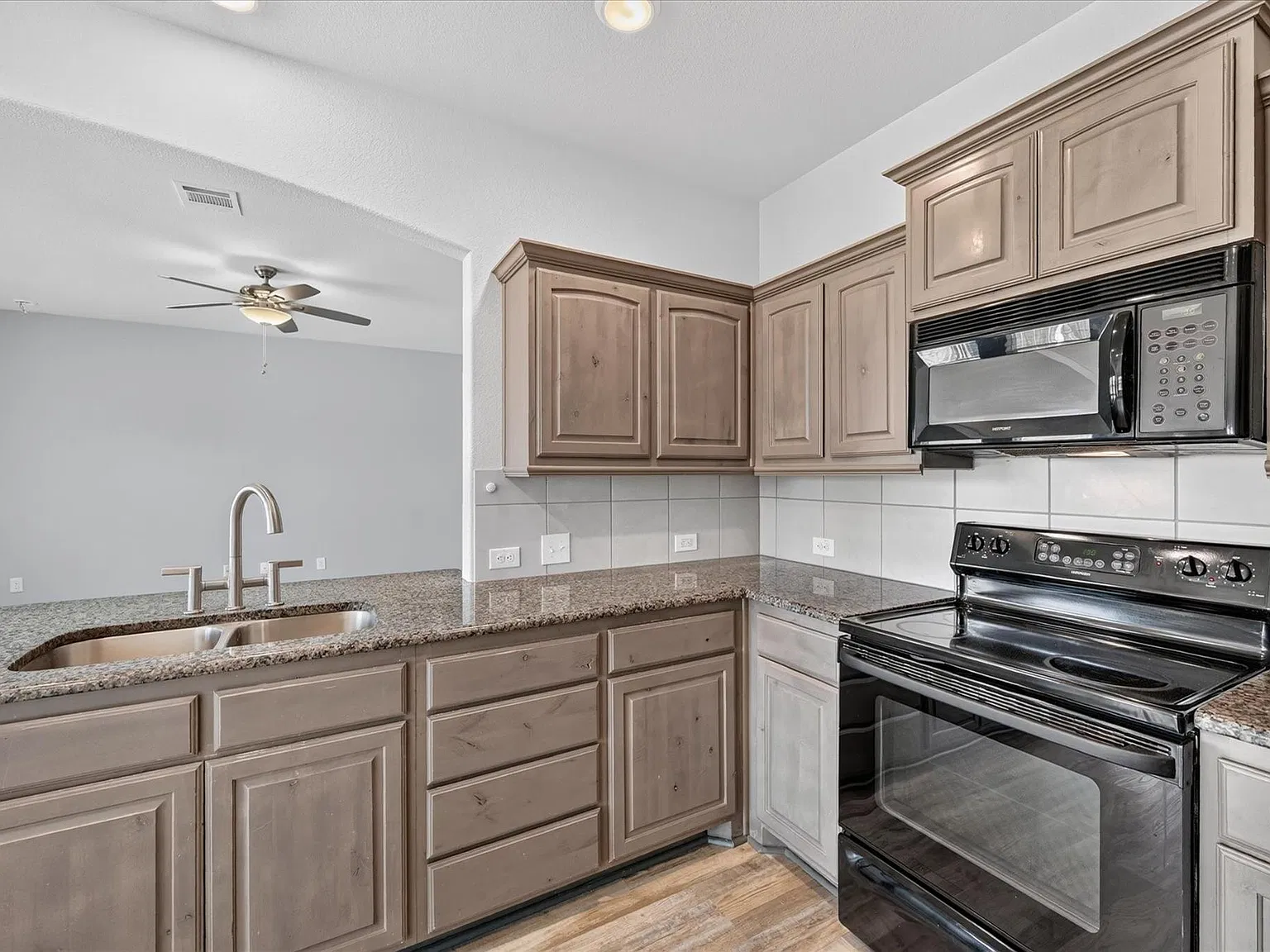 3 bed, 1581 sqft, $1,850 — Photo 3