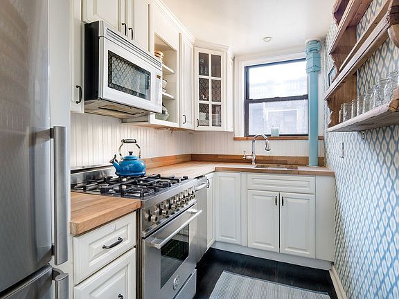 4th image of 140 E 28th St APT 6F
