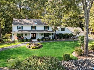 220 Ottowa Ln, Franklin Lakes, NJ 07417