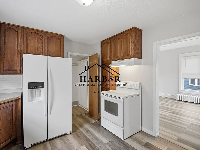 401 3rd Ave SW — Photo 2