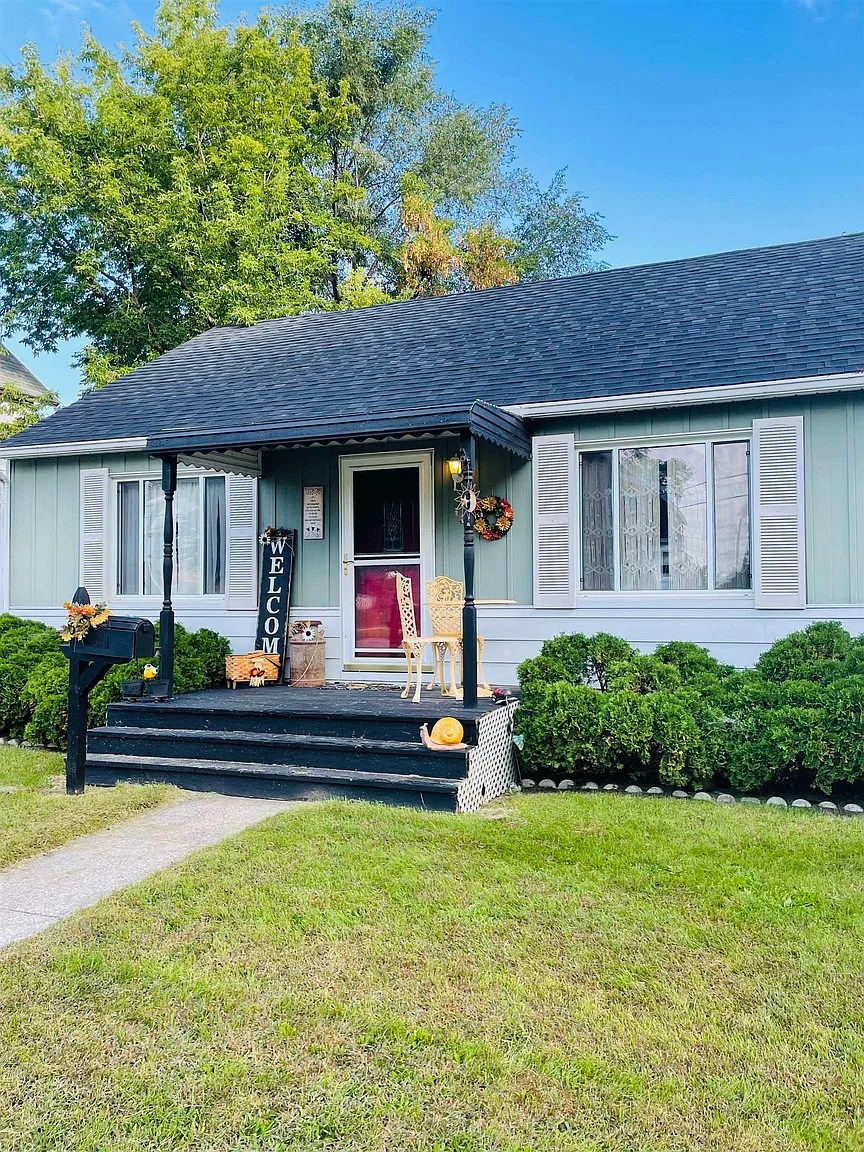 111 Spruce St photo 1