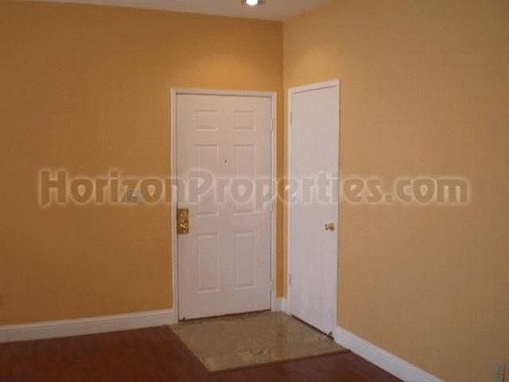 (5) : 7762 18th St Sacramento, CA