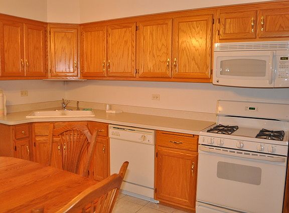3rd image of 6223 W 94th St APT 1NW