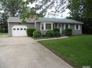 1145 Gillette Dr, East Marion, NY 11939