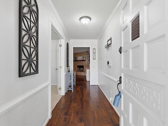 3rd image of 4014 Pin Oak Dr