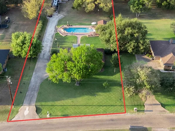 145 Chaparral Dr, Burleson, TX 76028