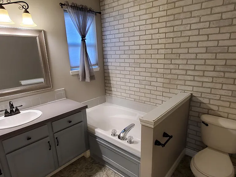 Master bedroom spa-like en suite bath