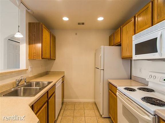 1387029_Kitchen_800x600 (2)