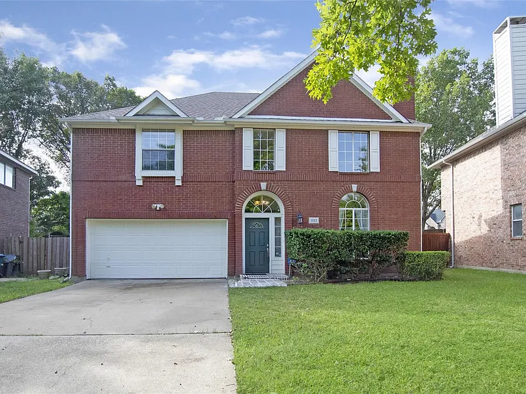 885 Parker Dr — Photo 2