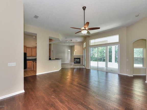 4th image of 101 E Berkswell Dr
