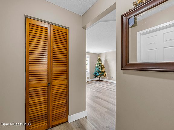 5th image of 2833 Notre Dame Ave