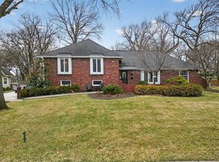 9116 Fontana St, Prairie Village, KS 66207