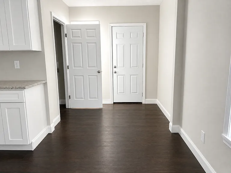 374 S Harris Ave — Photo 7