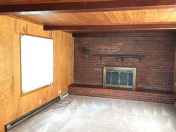 4th image of 655 Cliffside Dr